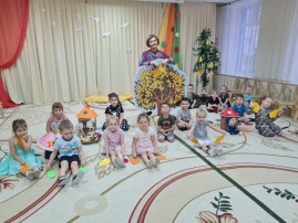Досуг «Прогулка в осенний лес» Досуг «Прогулка в осенний лес».