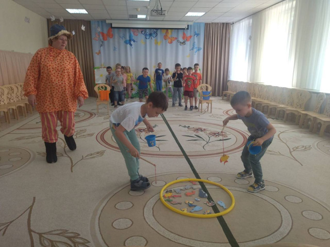 РАЗ – РОМАШКА, ДВА – РОМАШКА РАЗ – РОМАШКА, ДВА – РОМАШКА.