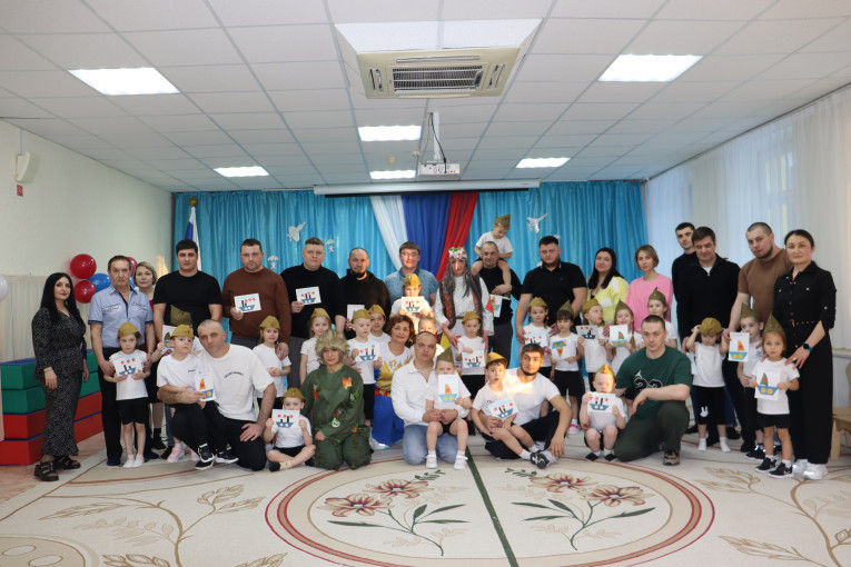 Развлечение «Как Баба Яга внука в армию провожала» Развлечение «Как Баба Яга внука в армию провожала».