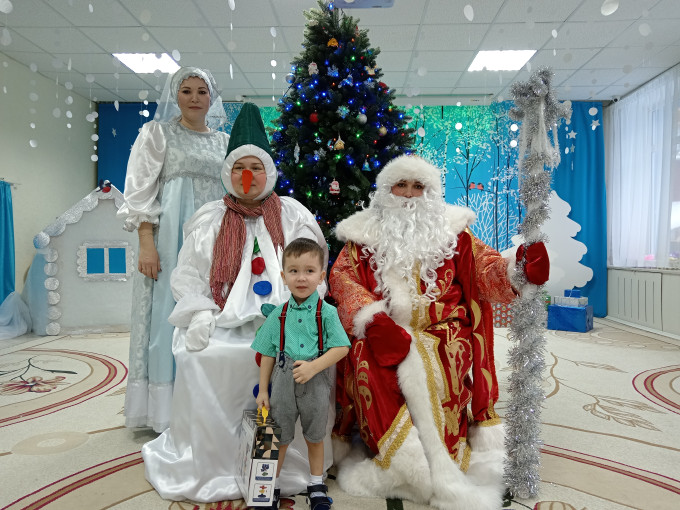Новый год – самый любимый и сказочный праздник Новый год – самый любимый и сказочный праздник.
